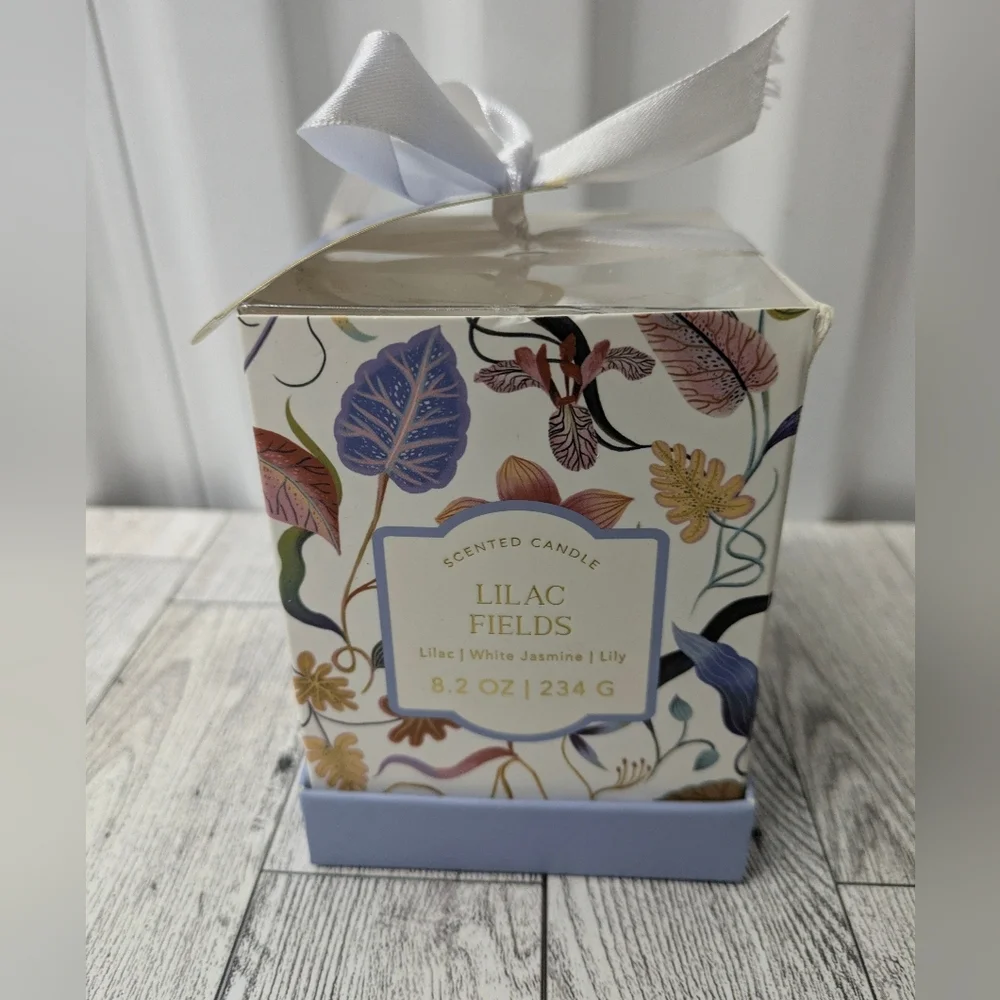 Lilac Fields Scented Candle - White and Cream
